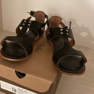 Black sandals W10.